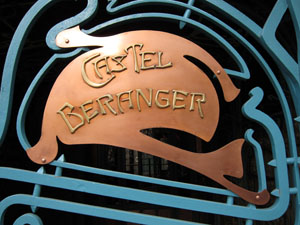 porte d'entrée du Castel Béranger