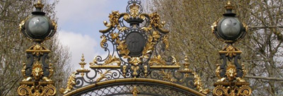 une des grilles d'entrée du parc